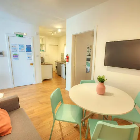 2 Bedroom 3min Walk From The Apartament *