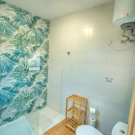 Apartment 2 Bedroom 3min Walk From The *