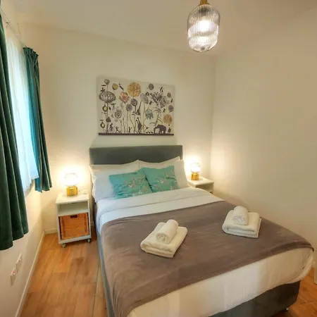 2 Bedroom 3min Walk From The