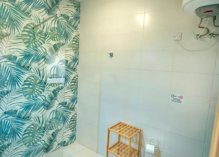 Апартаменты 2 Bedroom 3min Walk From The *