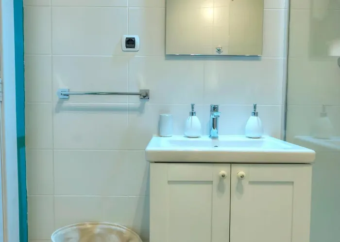 2 Bedroom 3min Walk From The Марсаскала